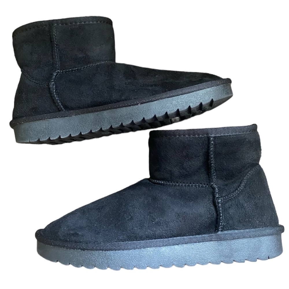 NWOT Cushionaire Black hipster cozy ankle boot size 8